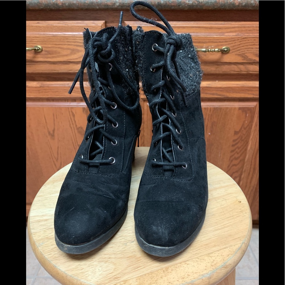 SO brand black wedge ankle boots